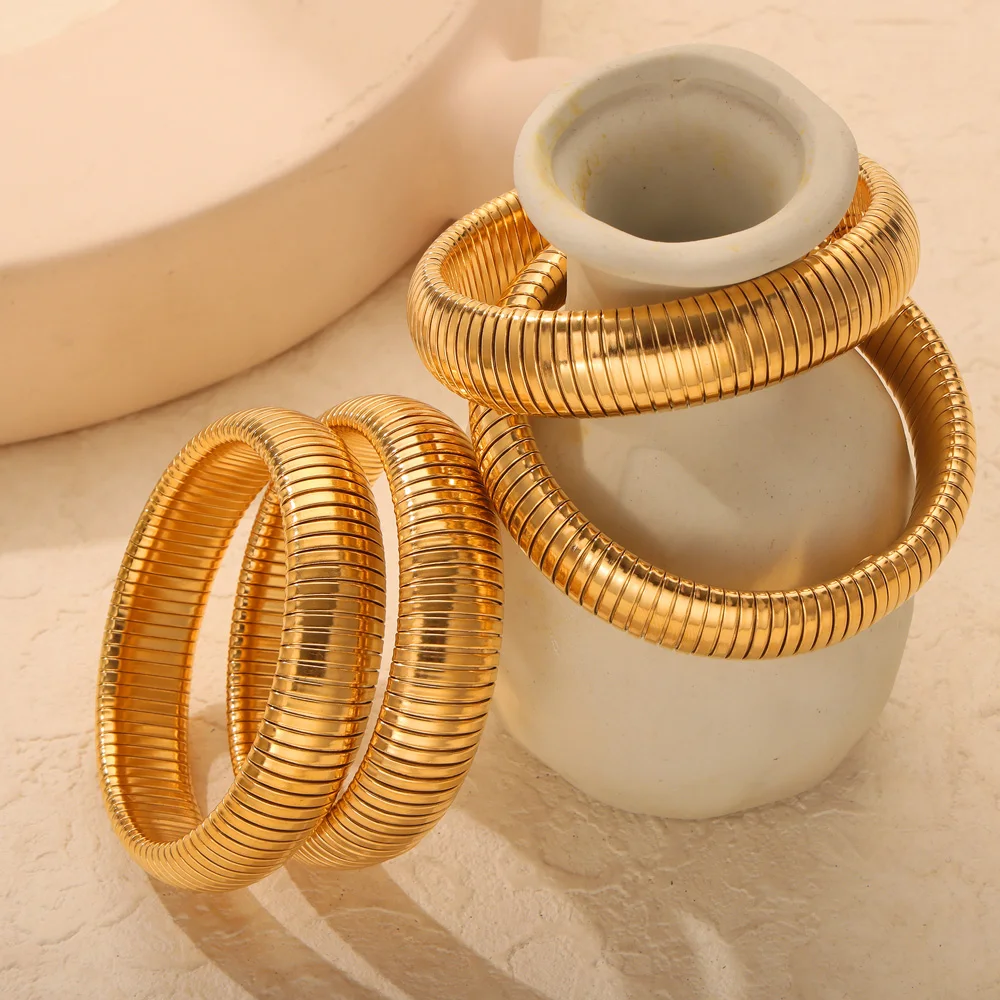 French Romantic Bangle with Sparkling Zircon Gold Plated Inlaid Hollow Glittering Stainless Steel Bangle
