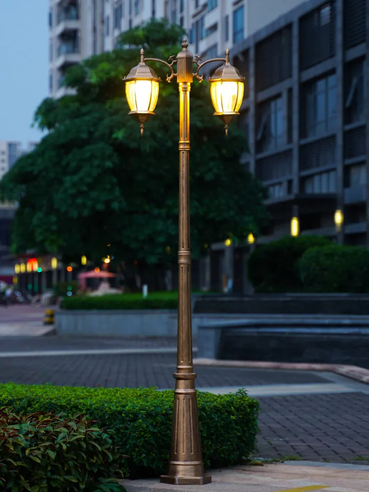 European Style Waterproof Double Head Outdoor Street Lamp with 3 Meter High Pole for Courtyard & Landscape Use