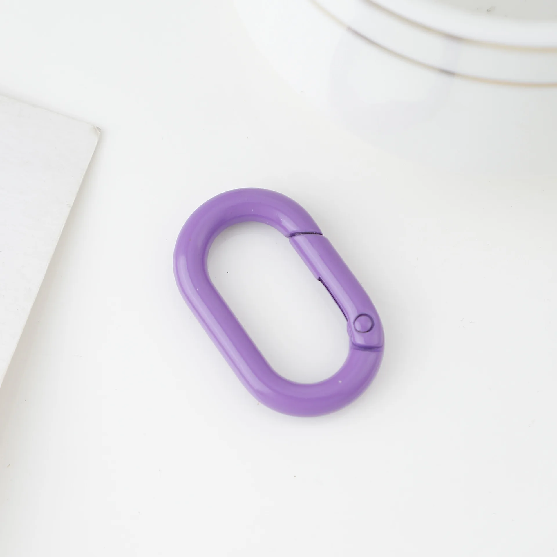 Modern Simple Oval Metal Spring Buckle Keychain New Color Accessories Promotional Product Category