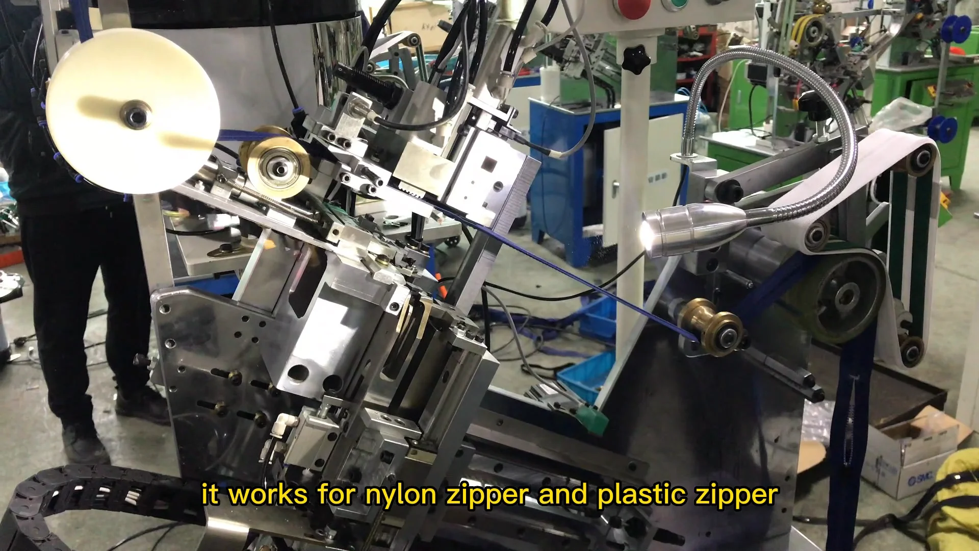 Automatic Zipper Slider Mounting Machine For Inject Pin Box Plastic