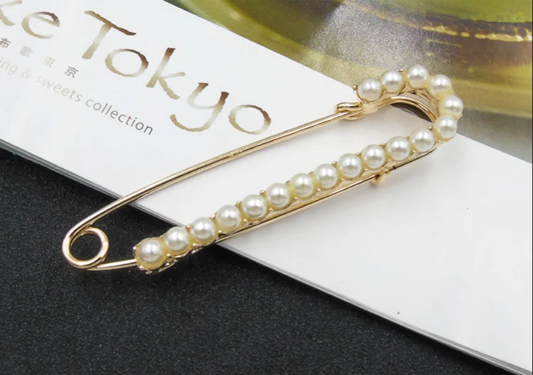 Wholesale Latest Luxury Rhinestone Custom Brooches Pins High Quality