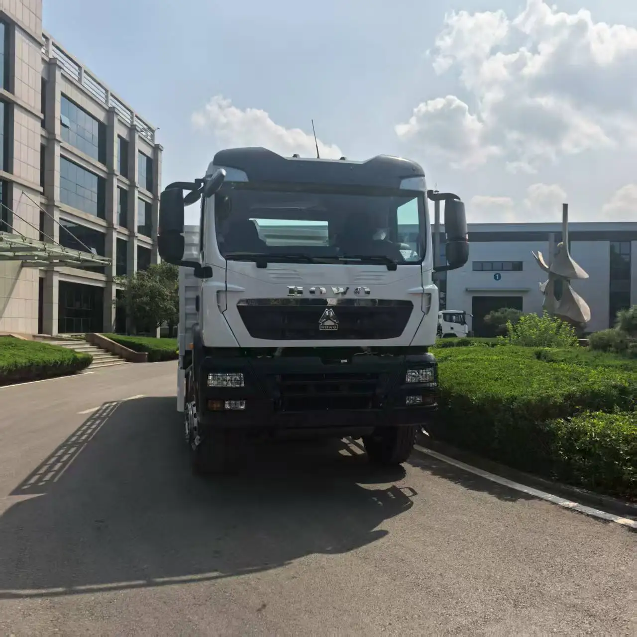 Specialized for Southeast Asia 2026 New Sinotruk TX336 HP 6*4 Euro2  Cargo Trucks