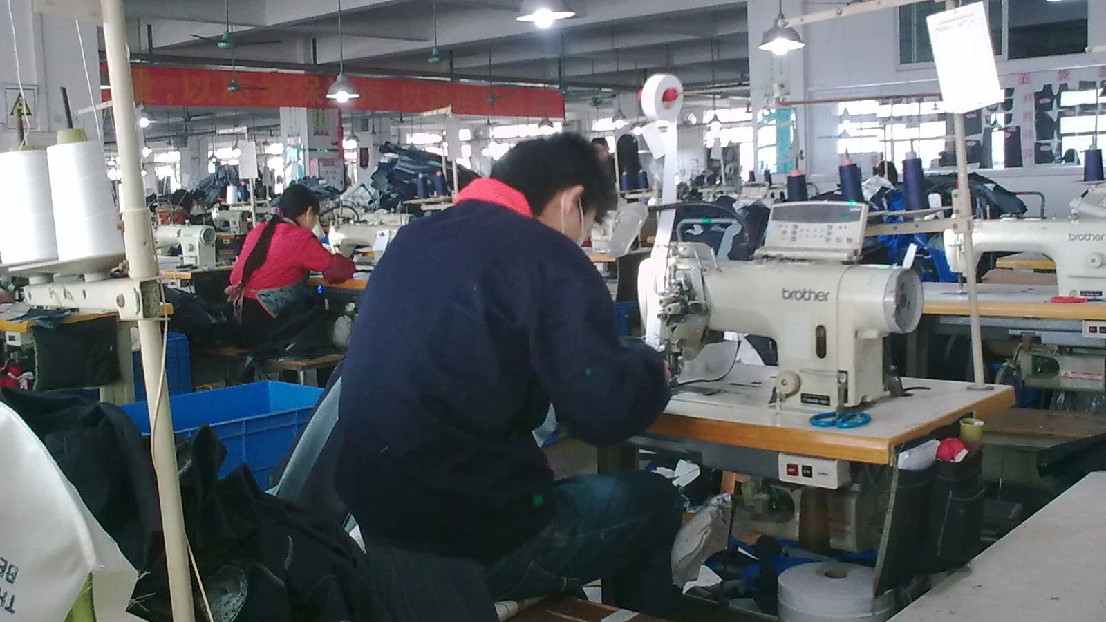 Guangzhou Lusili Clothing Co., Ltd. 2