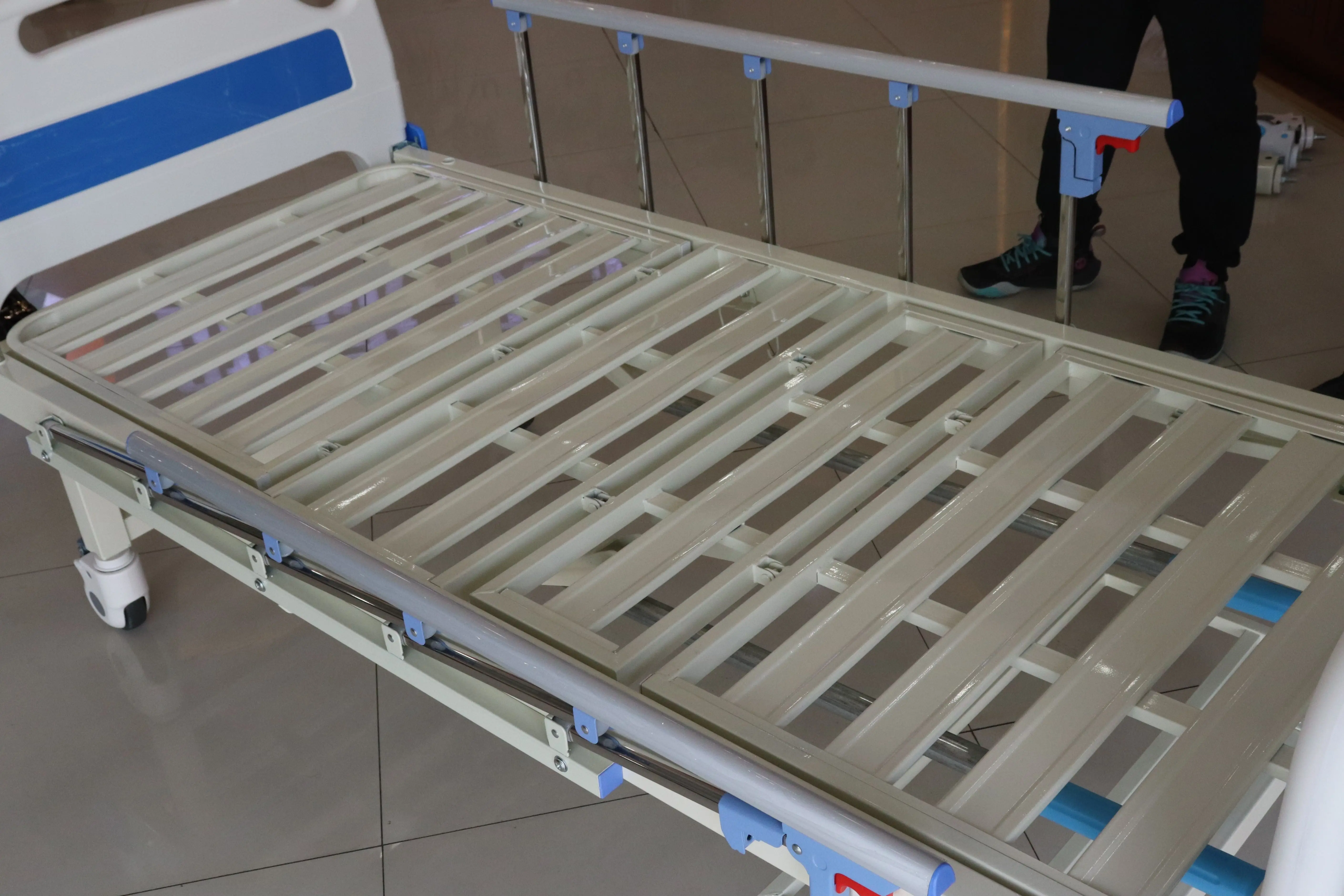 Factory Price Adjustable Stainless Steel Pillar Mattress IV Pole Manual Nursing Bed factory