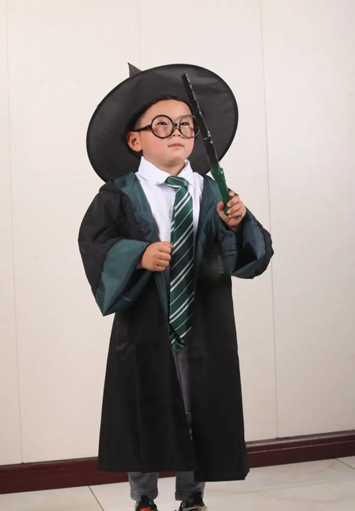 Deluxe Wizarding World Grindefendo Hogwarts House Themed Robes And ...