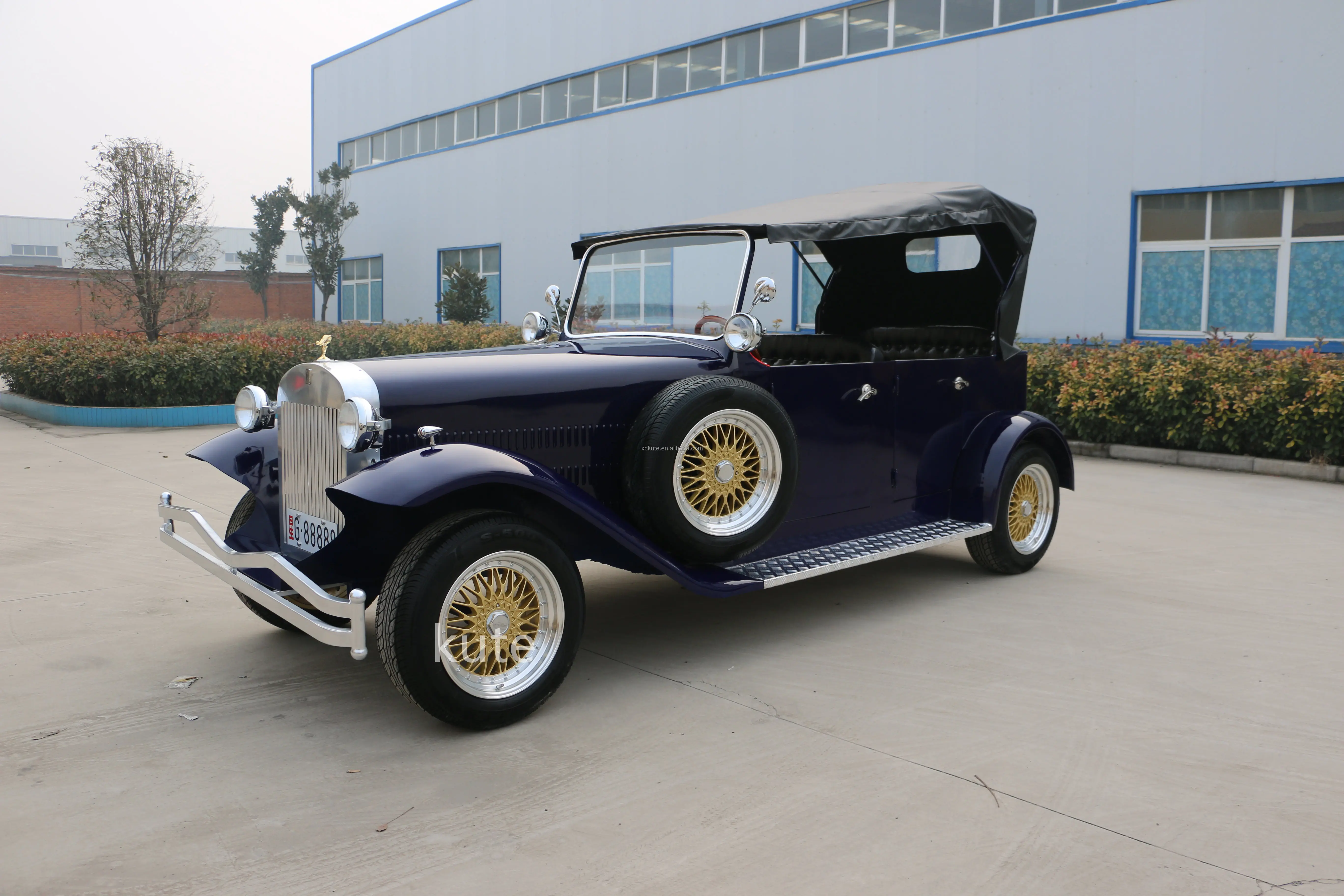 Antique Classic Car Vintage Electric Car Retro Car for Sightseeing ...