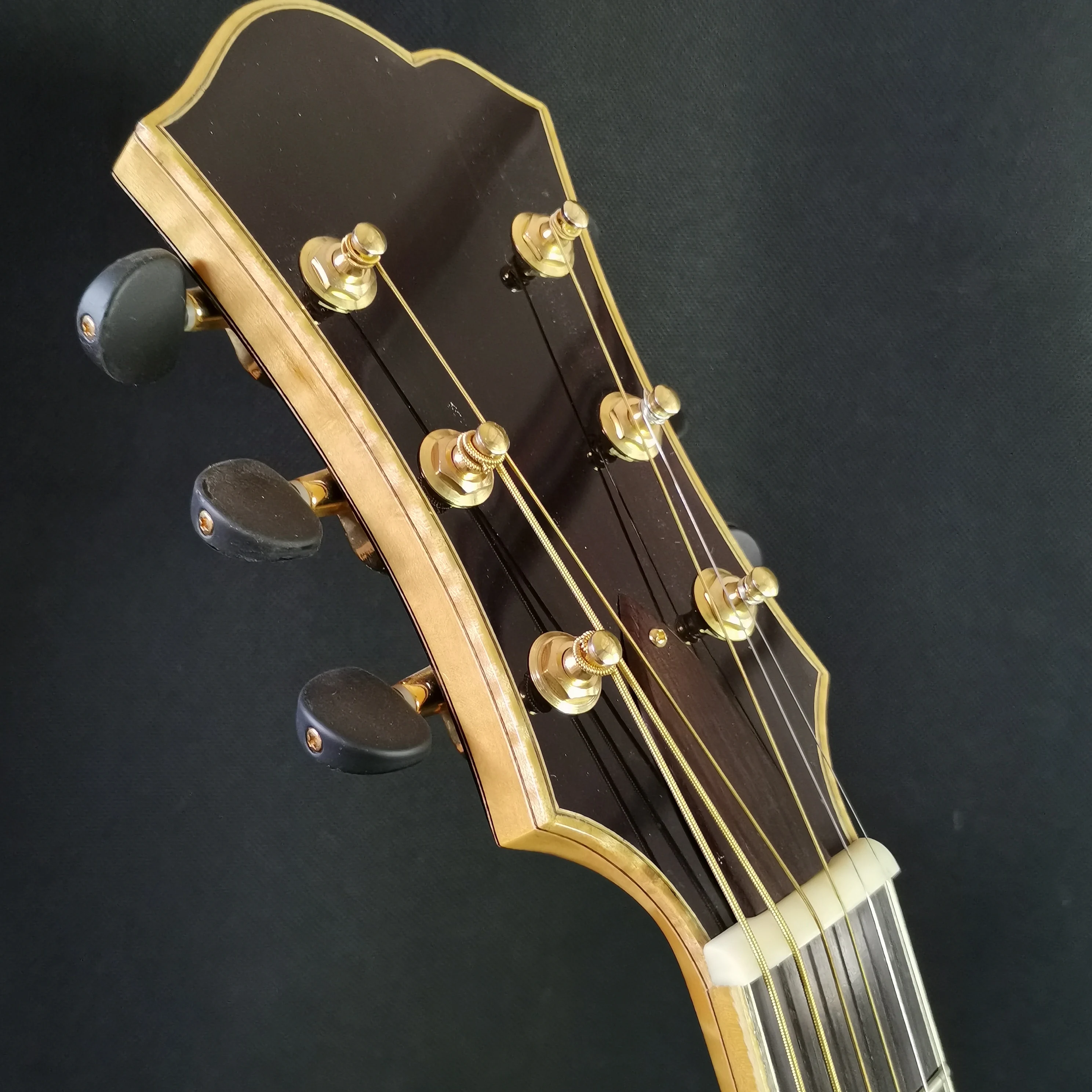 YUNZHI Tree Burl Pattern Handmade Jazz Guitar - High Quality