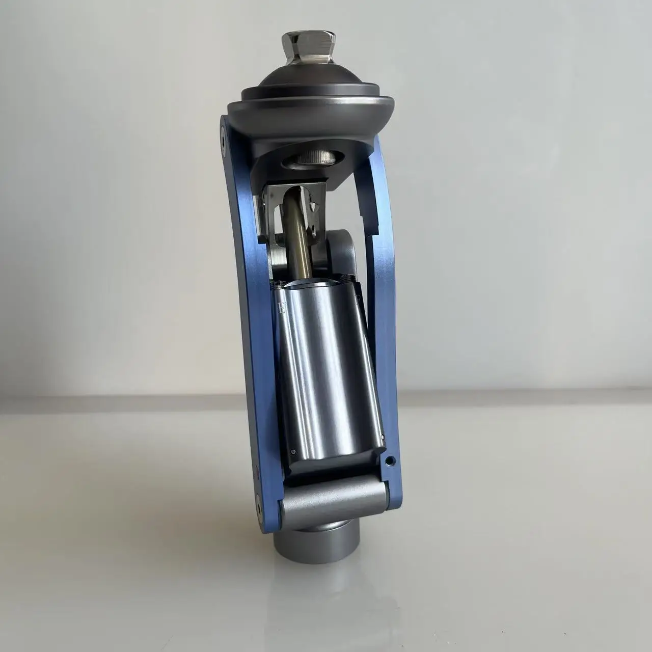 Five-link Geometric Lock Pneumatic Knee Joint for Prosthetic Legs Orthotics for Artificial Limbs