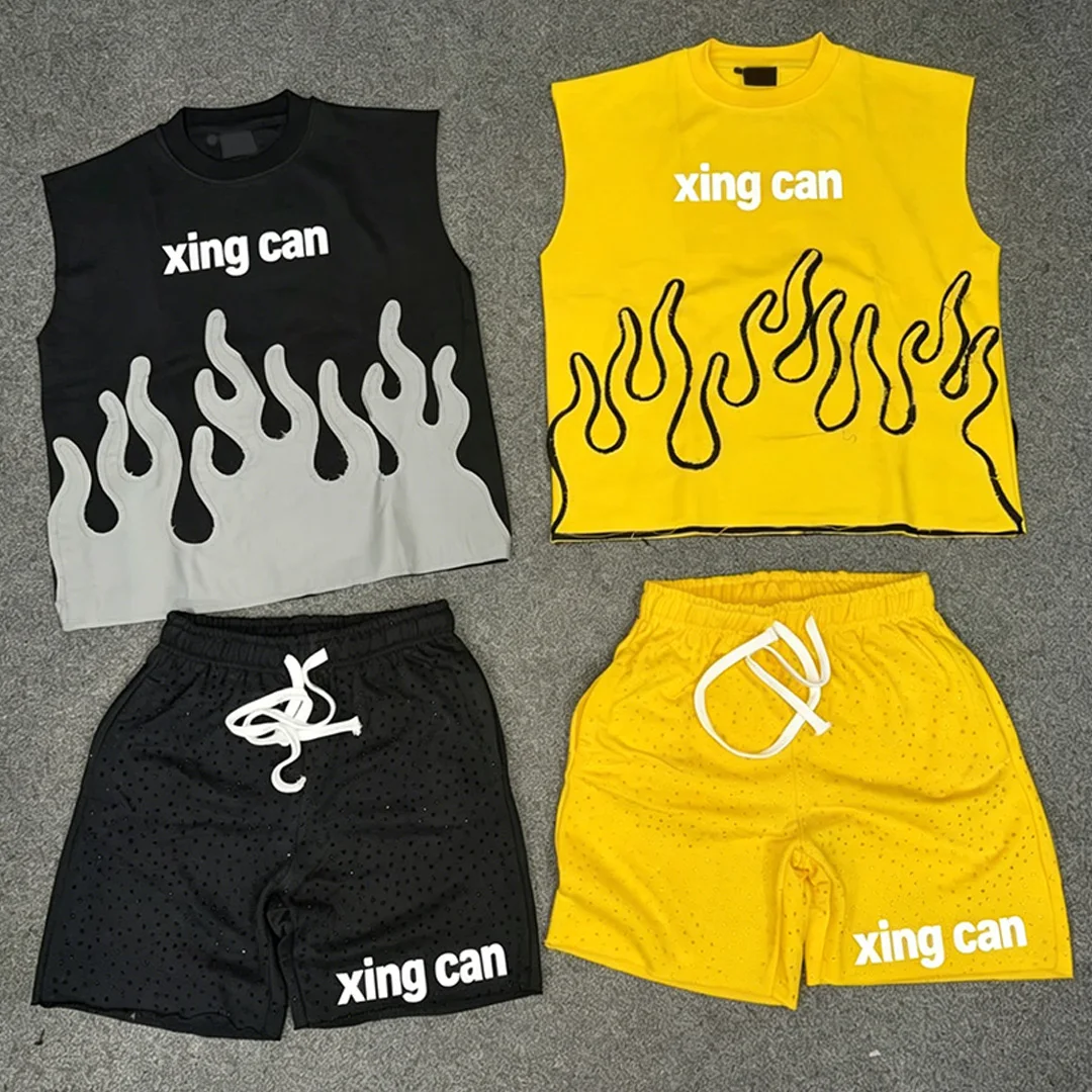 Fabriks-tilpasset 100 % bomuld streetstylesæt: DTG-digitalprint-T-shirt og shorts, tilpasselig med varmefikserede rhinestones og broderi