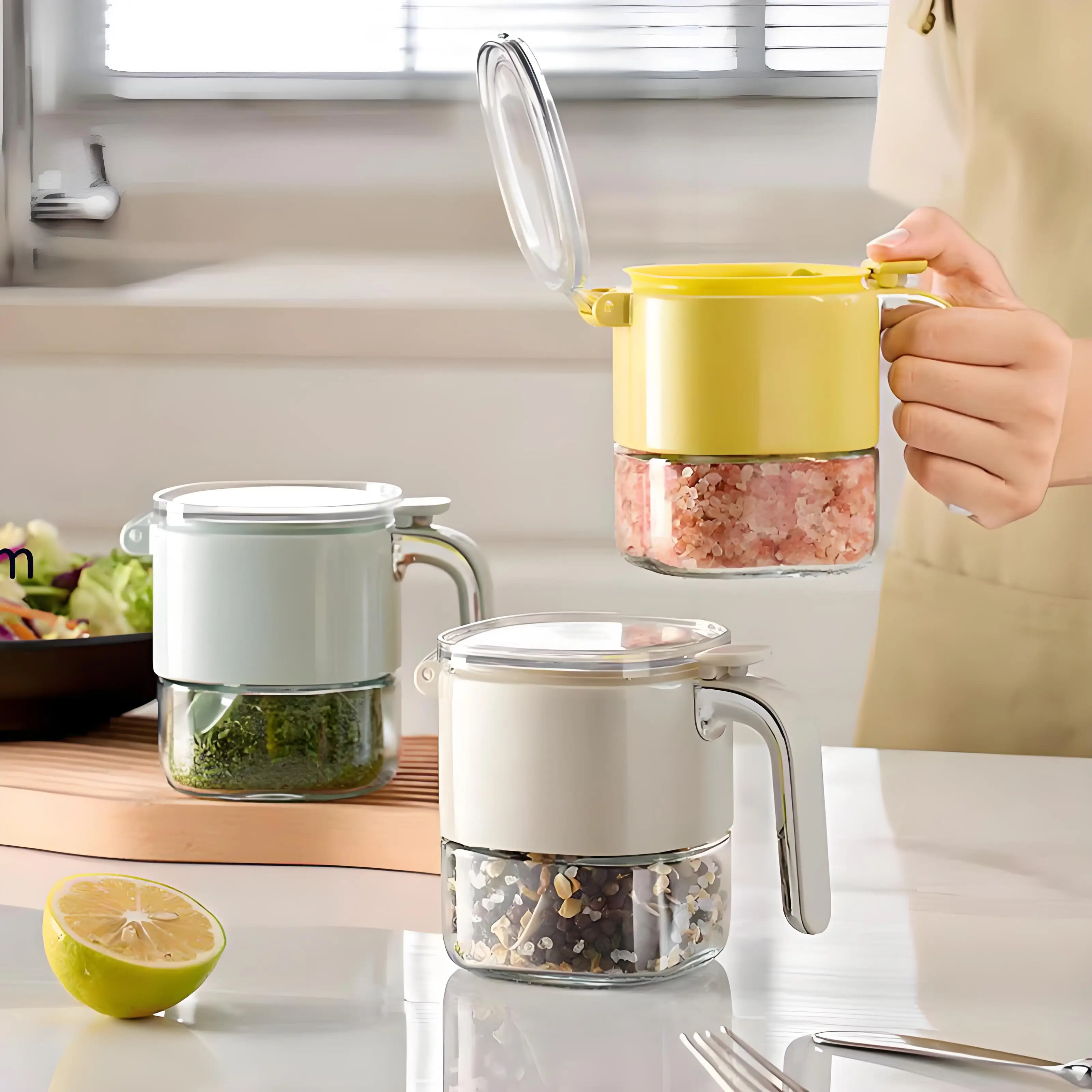 Pote para Temperos com Tampa Semi-automática com Grande Capacidade em Plástico e Vidro com Anel de Vedação em Silicone em Promoção