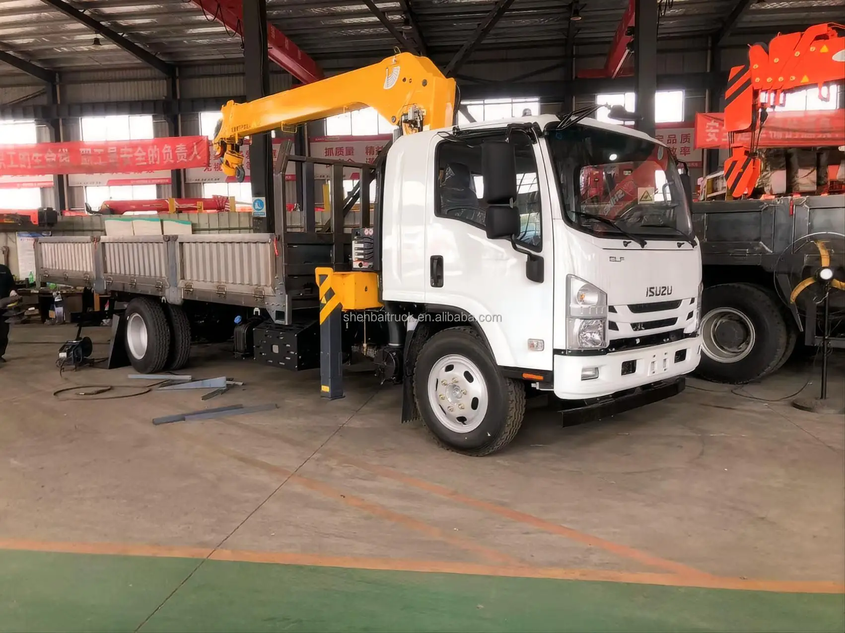 1SUZU ELF 4X2 Pickup Truck Mounted Crane Shenbai Hydraulic Telescopic Boom Crane 4Ton Capacity Good Price