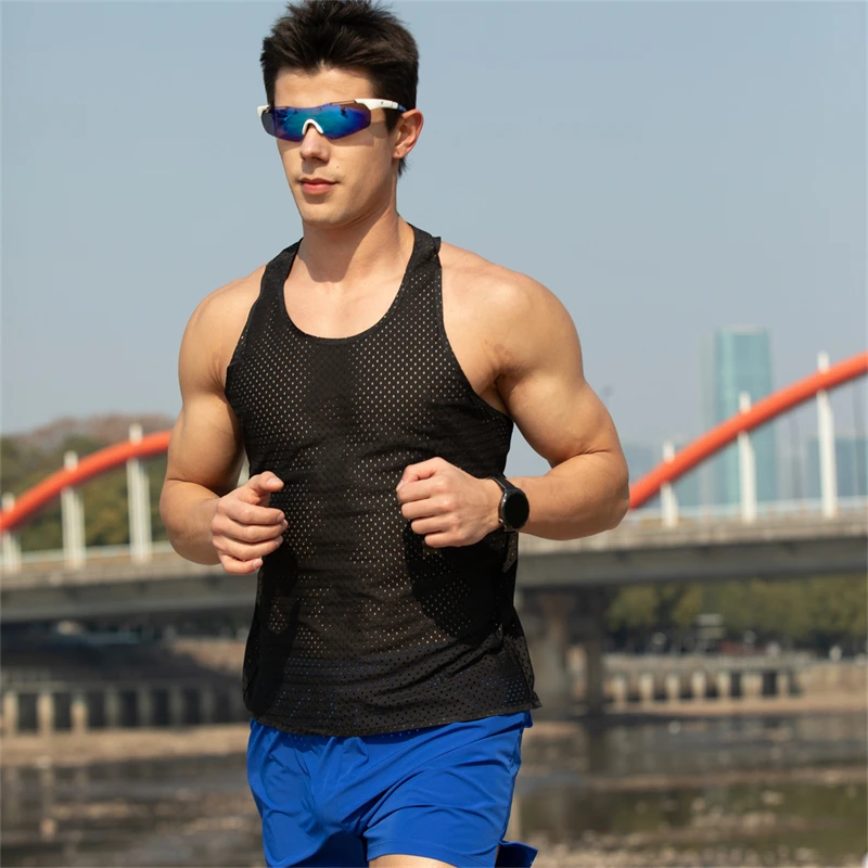 Seamless Mesh Breathable Man Big Hole Quick Dry 100% Polyester 100 GSM Marathon Running Sleeveless T-Shirt for Men