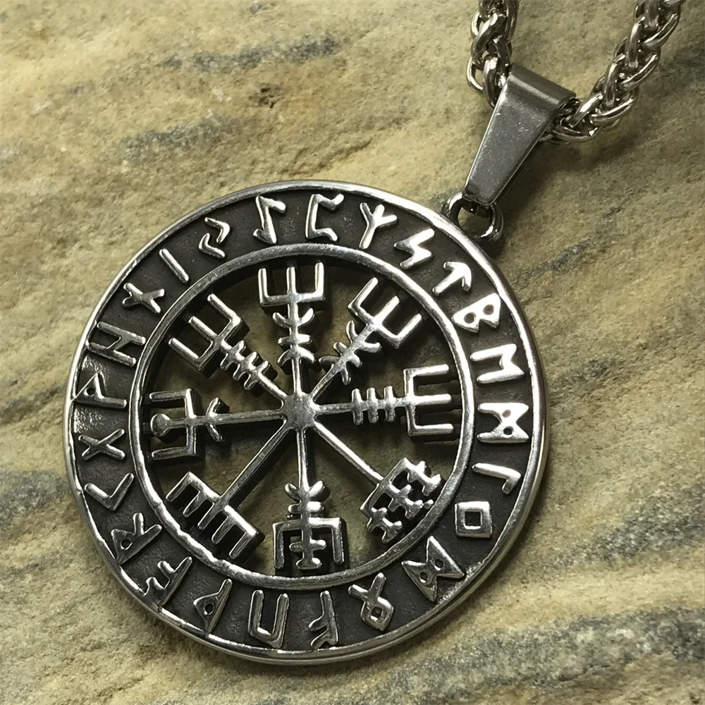 Vegvisir. La bussola magica dei Vichinghi. Talismano runici (nell'anello Foto stock