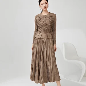 2025 Latest Two-Piece Casual Set Pleated Design Fashionable Top Skirt Embroidered Polyester Midi Crew Neck Shorts Latest Fashion