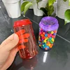 Botella roja con tapa roja.
