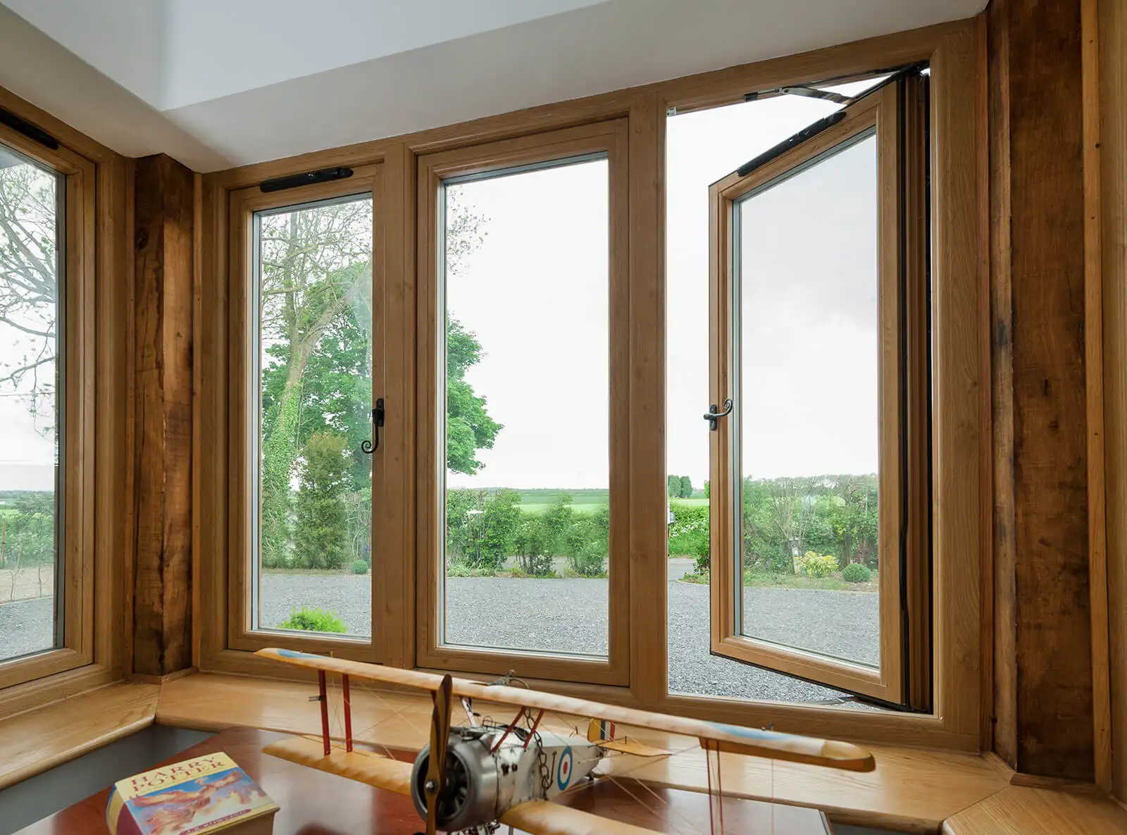 MapleMiles 75 Series Spanish Style Windproof Double Glass Brown Aluminum Home Casement Window