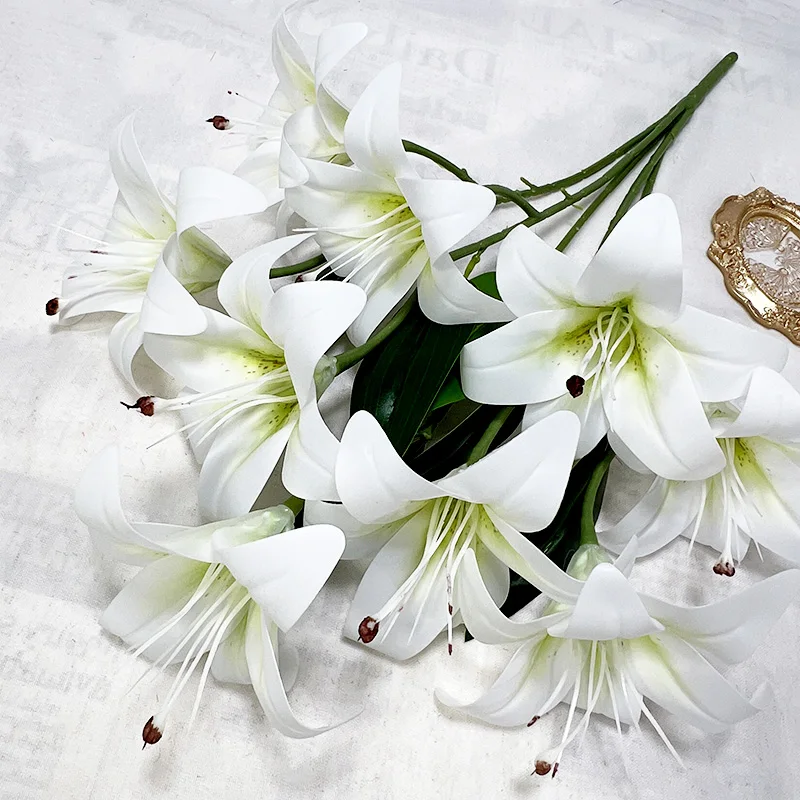 Enjoy the Lifelike Look of a Fake Palm Plan