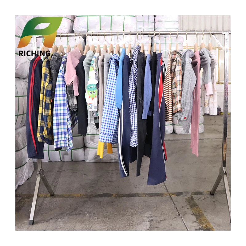 Negozio Stock Uomo Firmato Stock Abbigliamento Uomo Abbigliamento