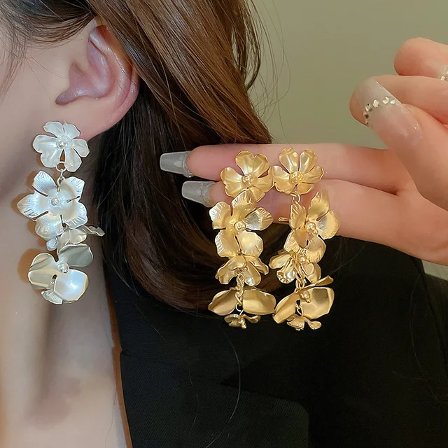 Silver Needle Metal Flower Tassel Fashion Light Luxury Long Personalized Cool Style New Wholesale Stud earring for woman