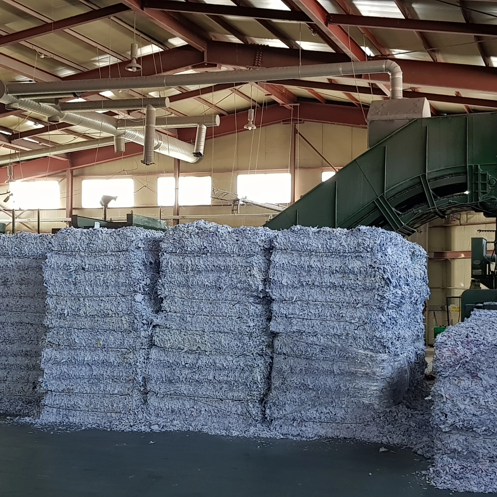 High quality shredded waste office paper / white waste paper for tissue (الصف أ)