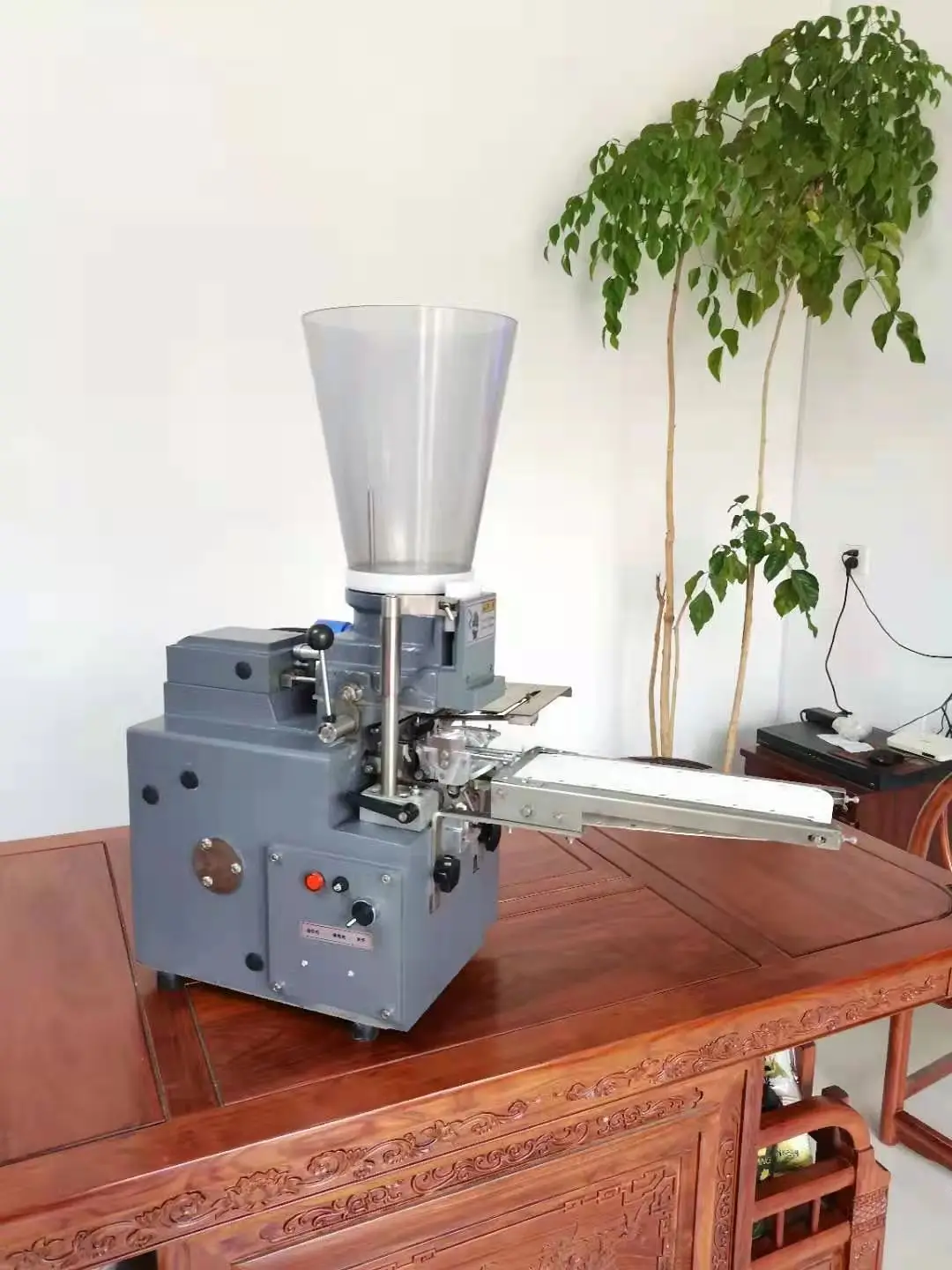 Grain product Tabletop mini home semi automatic small size table top japanese fried dumpling forming gyoza making machines maker