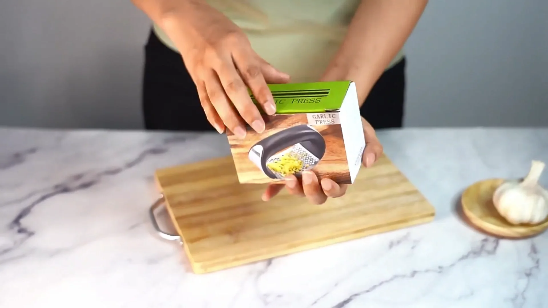 Garlic Press Roller Stainless Steel Garlic Peeler Professional Kitchen