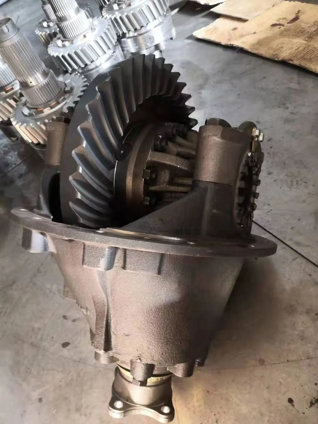 FTR 6X39 7X39 7X43 Spline Teeth Rear Differential for Isuzu Trucks