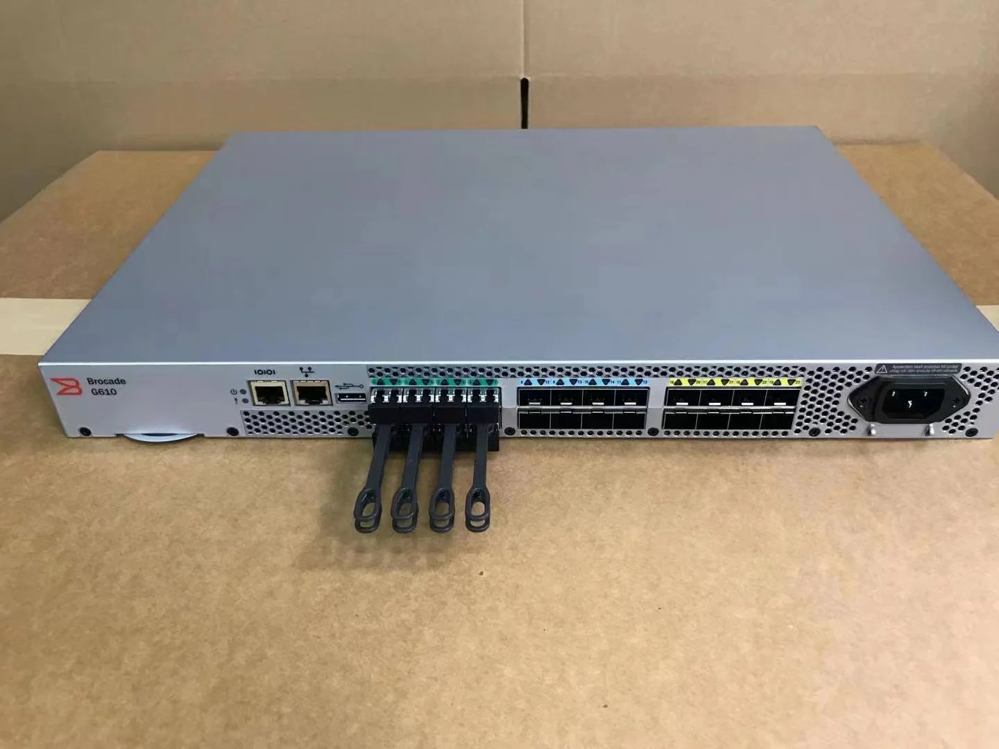 中古　Brocade G610 FCスイッチ(SFP+モジュール付き)#1 Brocade G610 Fibre Channel Switch - 24 Port, 16GB Capacity