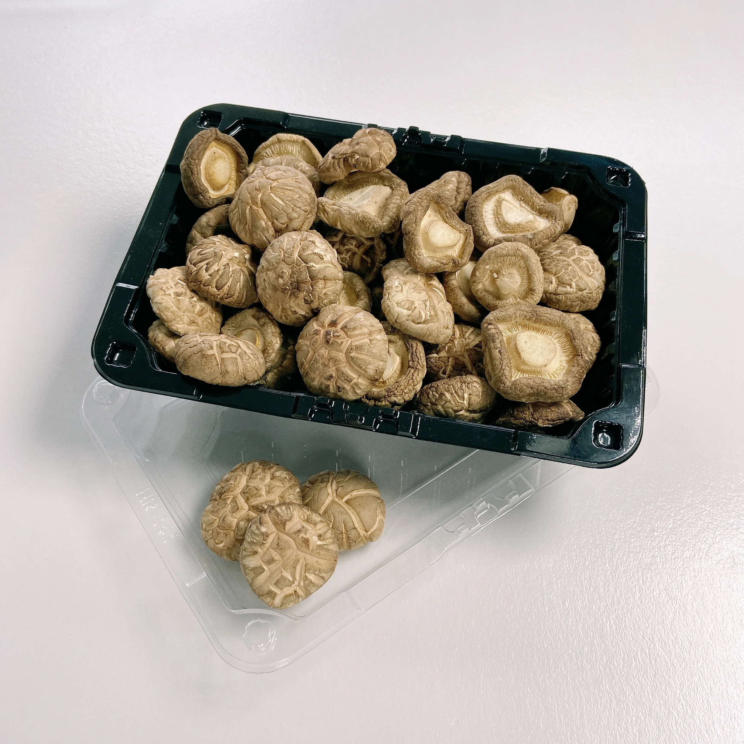 Китай, питательное и здоровое питание, высушенный гриб шиитаке с морской раковиной и трещинами