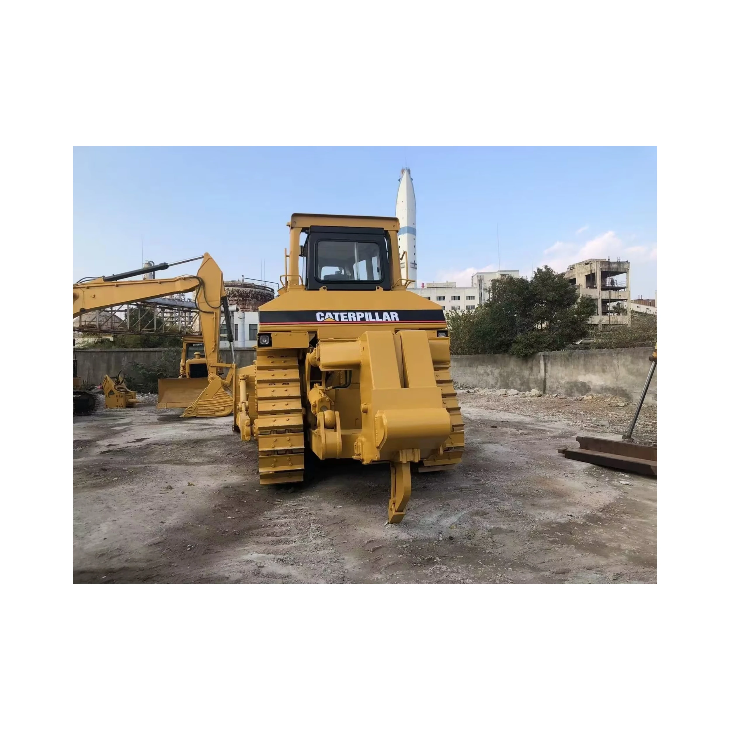 Гусеничный бульдозер