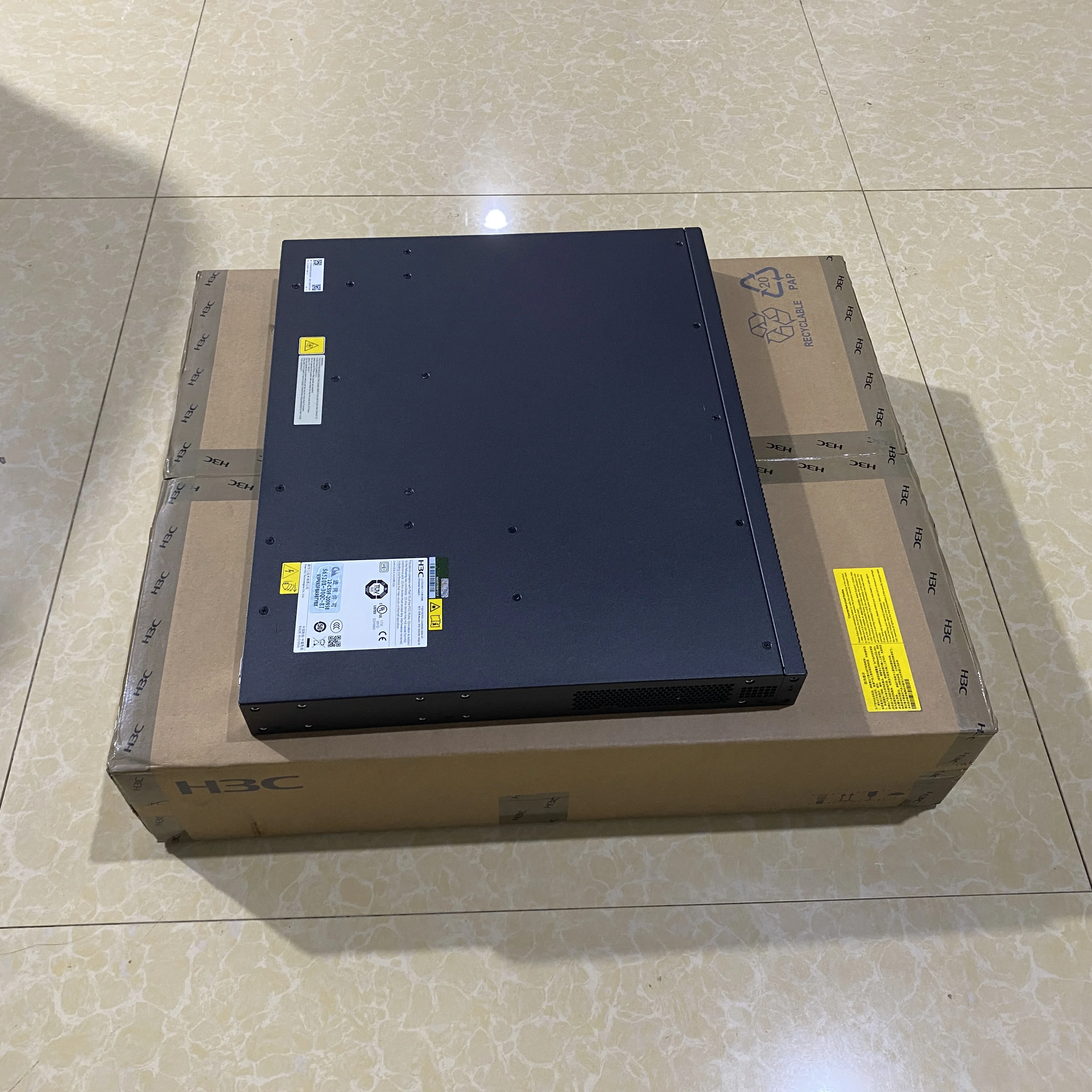 Network Switches Provide 24 10/100/1000BASE-T Adaptive Ethernet Ports LS-5130S-28S-EI