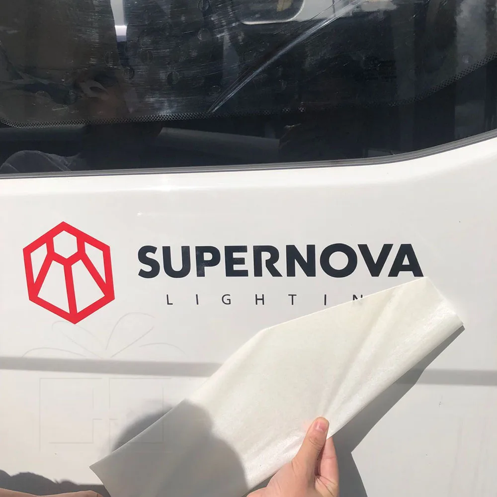 Виниловая наклейка разных цветов для использования на открытом воздухе