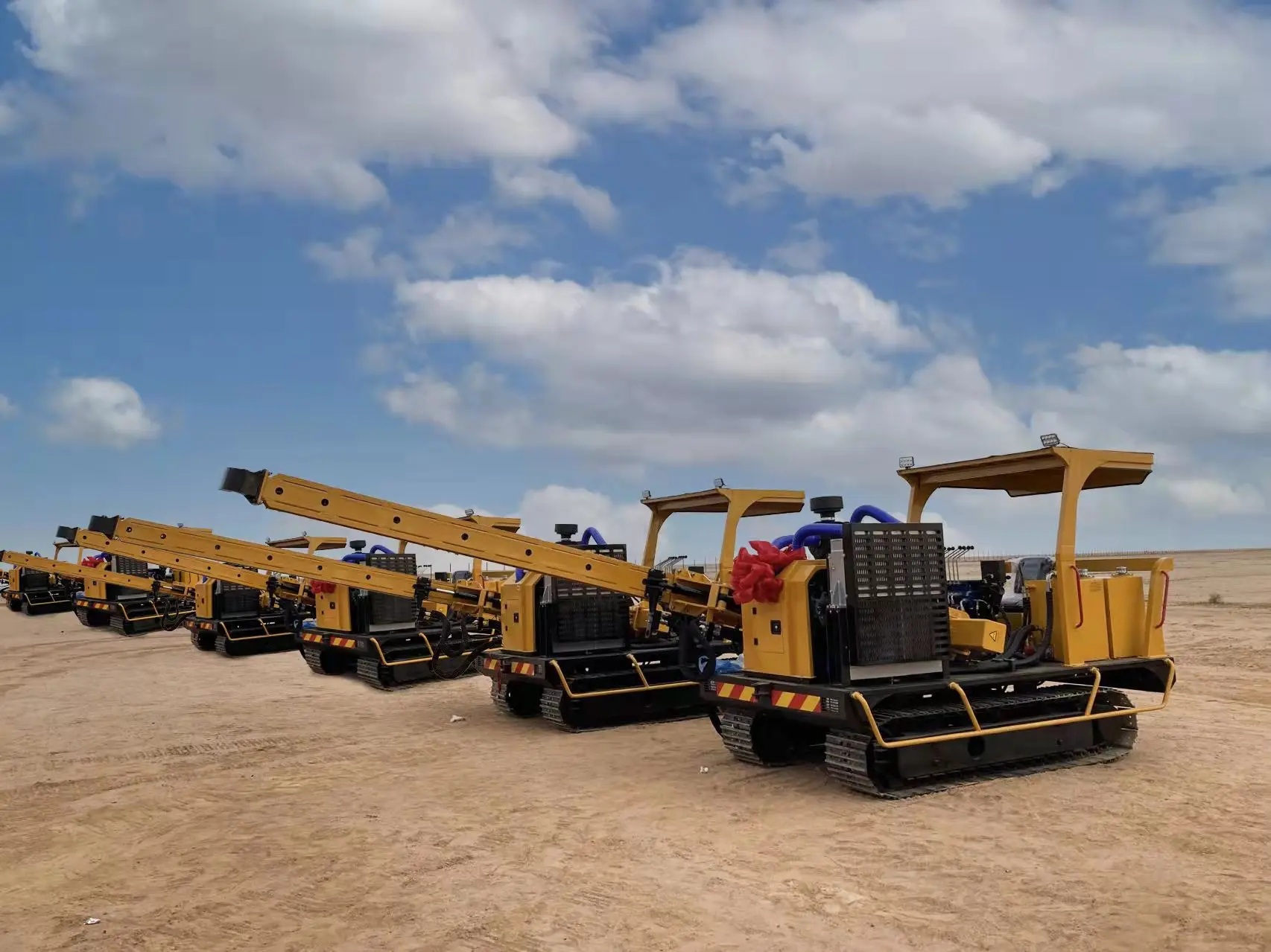 High Quality HXR5 Solar Piling Crawler with GPS & Remote Control
