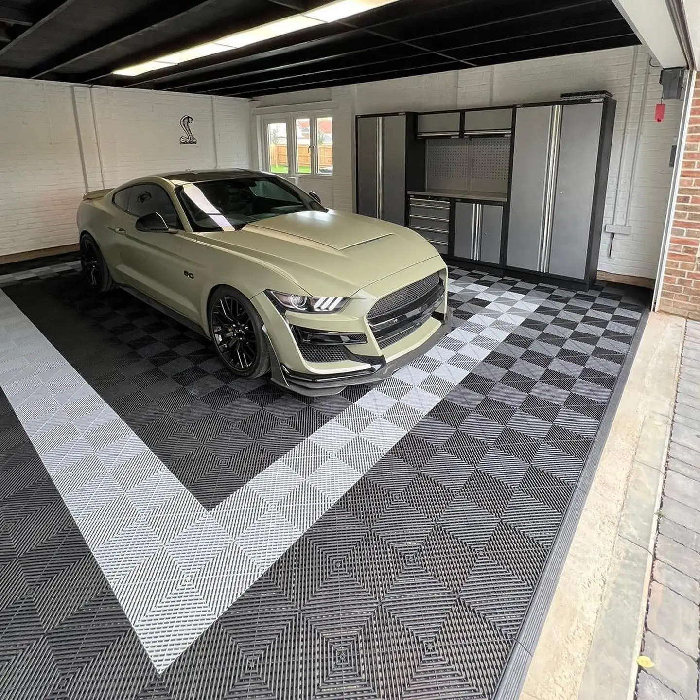 Durable Event Floor Polypropylene Plastic Flooring Garage Tiles Interlocking Mats for Auto Detailing and 4s Car Wash Shop