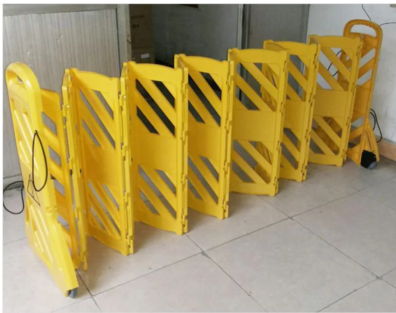 Mobile Retractable Plastic Traffic Barrier Expandable Indoor Venue Road Security Outdoor Roadway Safety Barricade manufacture