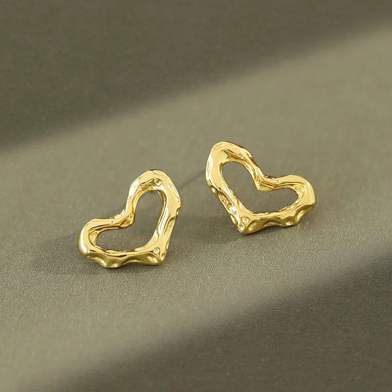 High Quality Jewelry 925 Sterling Silver Geometric Women Fashion Heart Stud Earrings(图1)