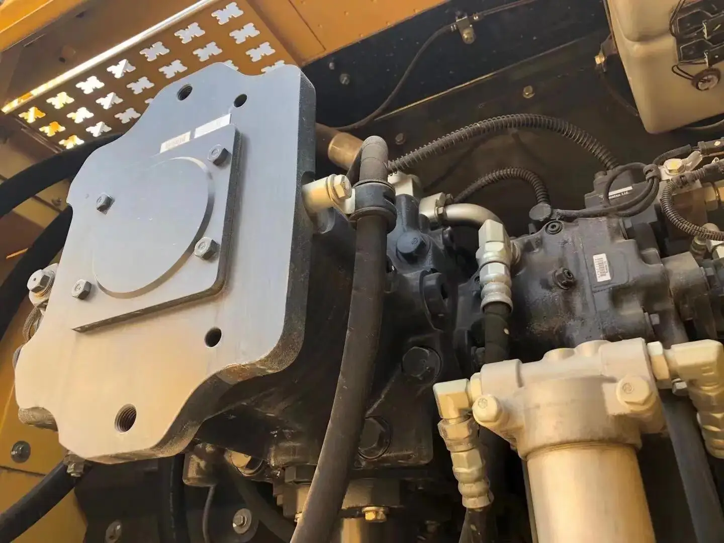 Large Used Komatsu PC850-8MO Excavator with 85ton Operating Weight 3.4 Bucket Capacity and 494kw Power