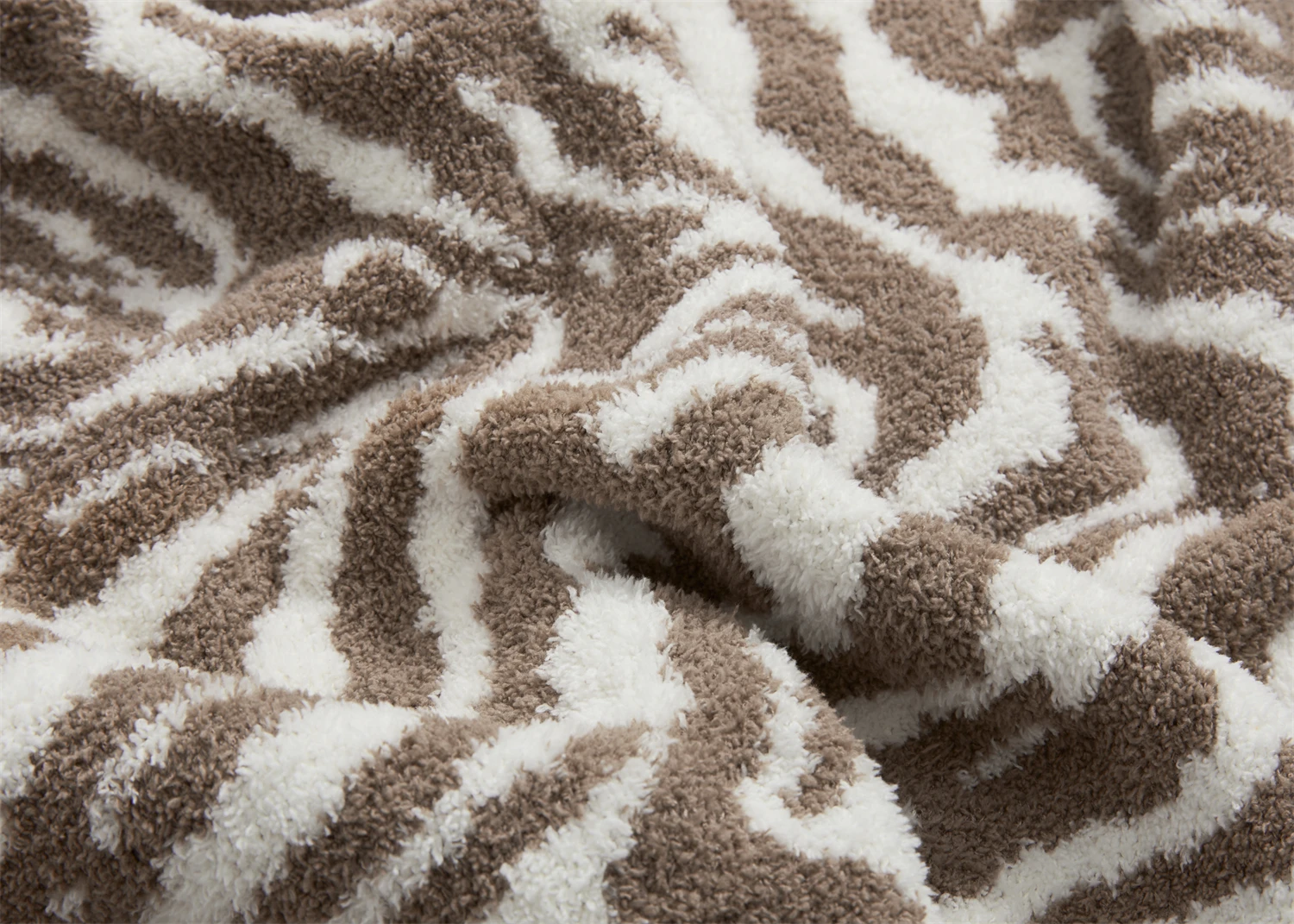 Factory direct sales fluffy cozy chunky zebra polyester knitted blanket for home office for autumn winter BM manufacture