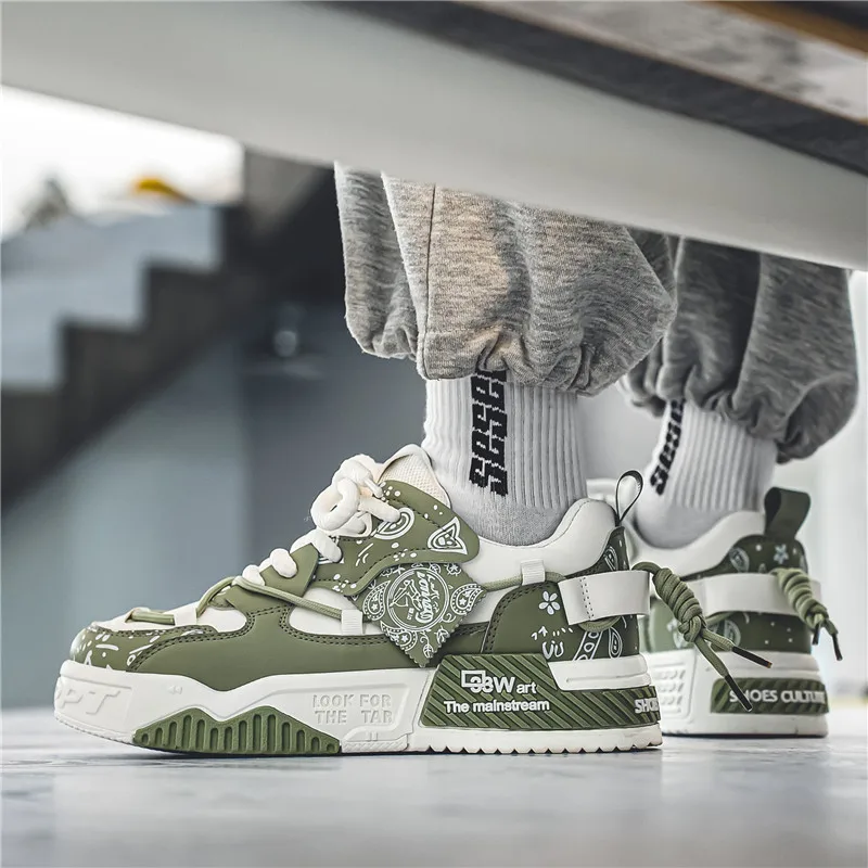 Men's Skateboard Shoes Stylish Durable Casual Sneakers