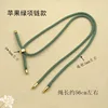 Collar verde manzana