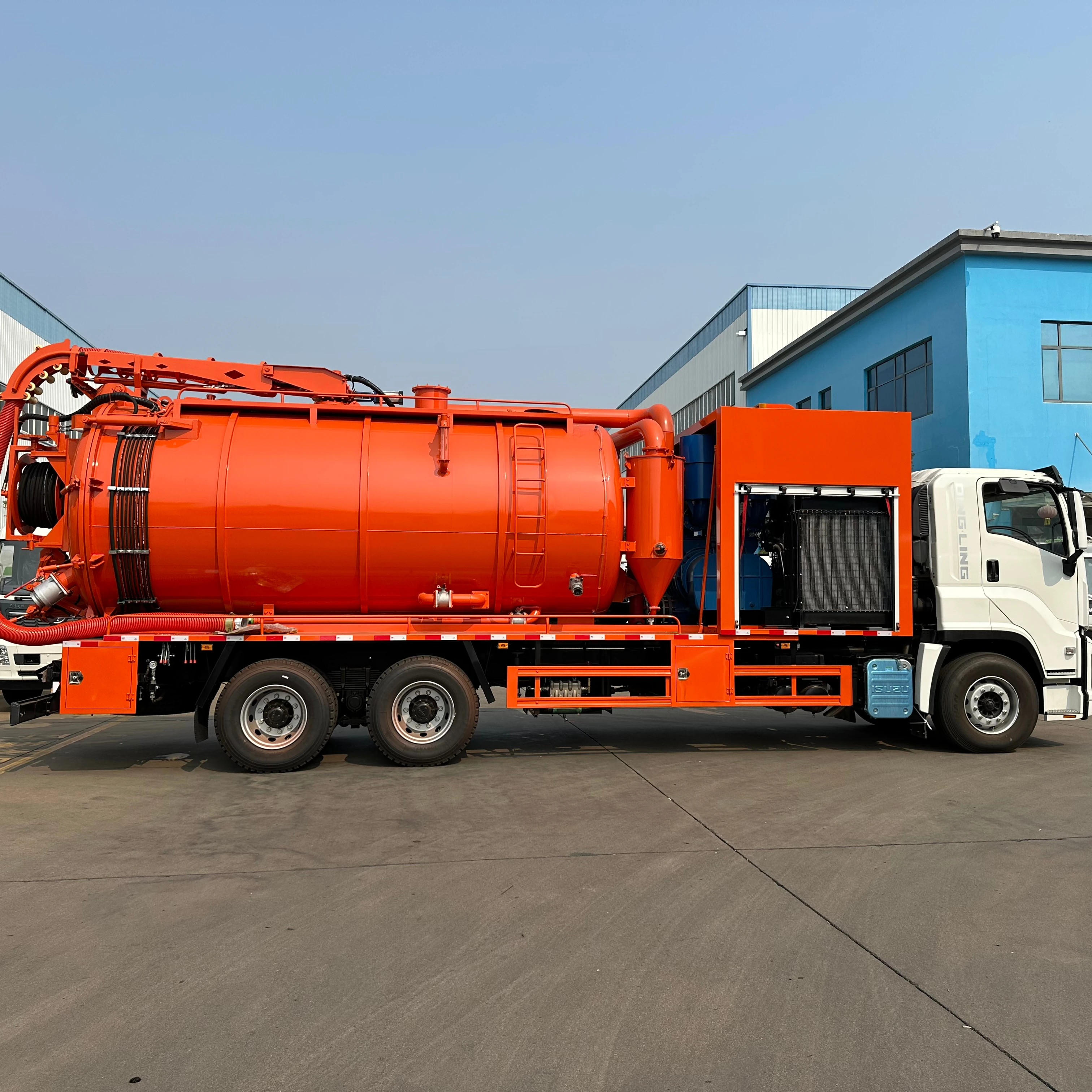 Isuzu 6x4 15 CBM Vakuumbehälterfahrzeug Diesel Schmutzwasserabsaugfahrzeug mit Schaltgetriebe
