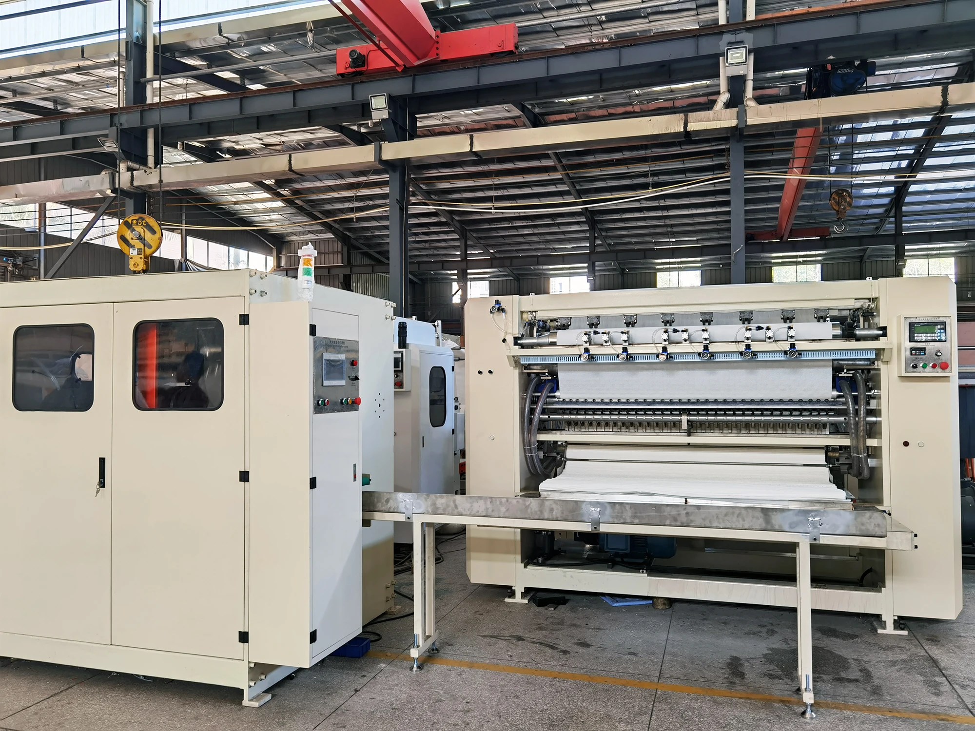 Factory Production Line PLC Controlled High Speed Automatic Facial Tissue Paper Folding Machine with Bearing and Engine