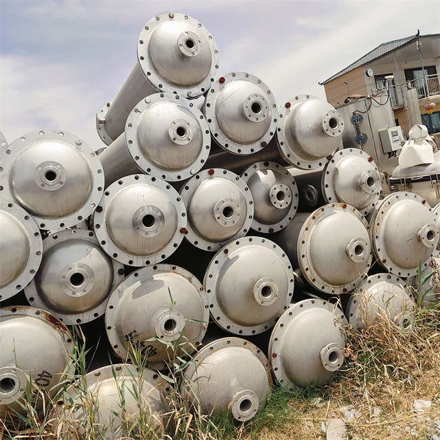 The tubular condenser is used to separate and recover chemical substances and condense steam in petroleum refining