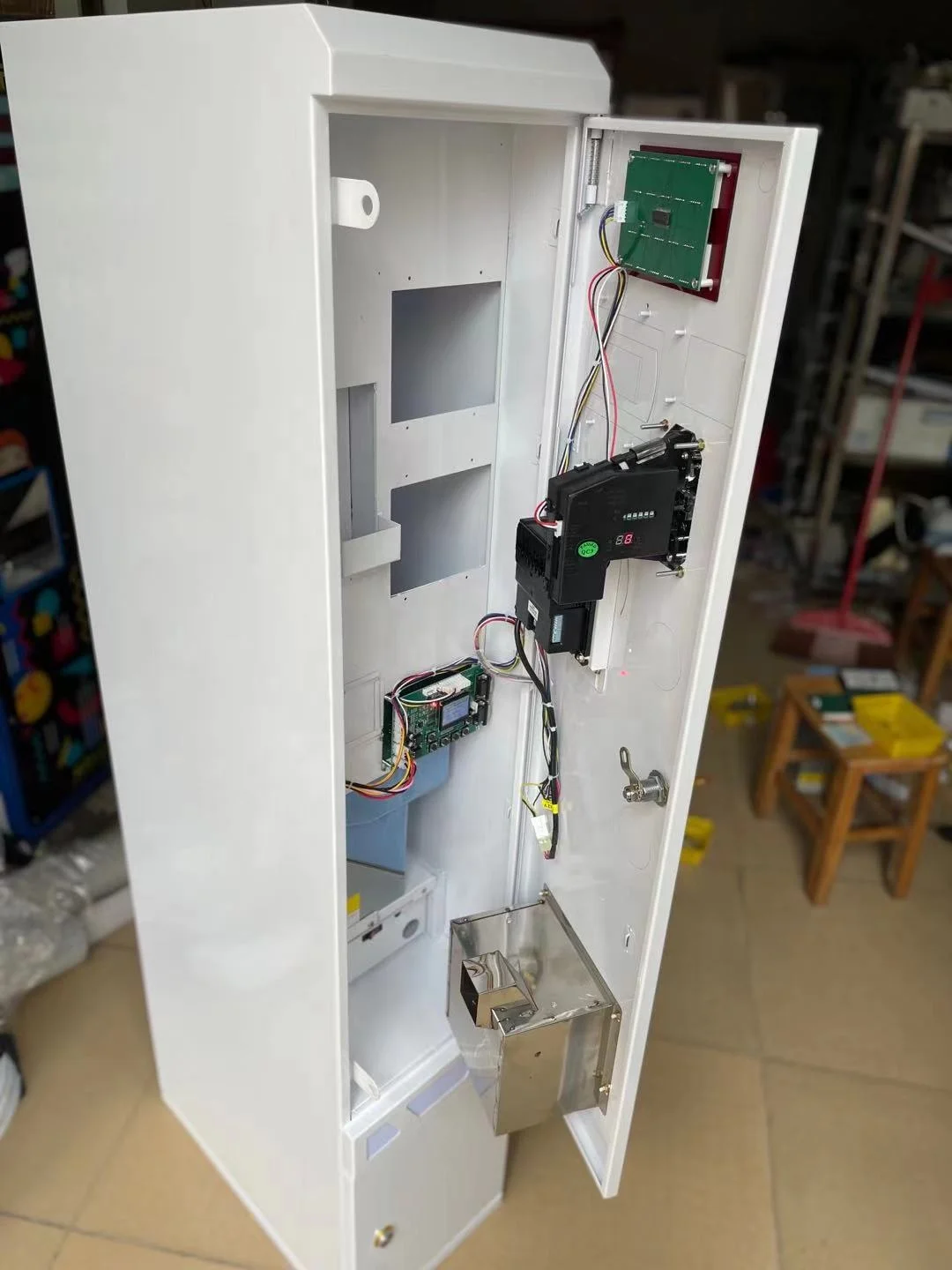 Аппарат для монет с купюроприемником для стиральной машины, массажное кресло, торговый автомат