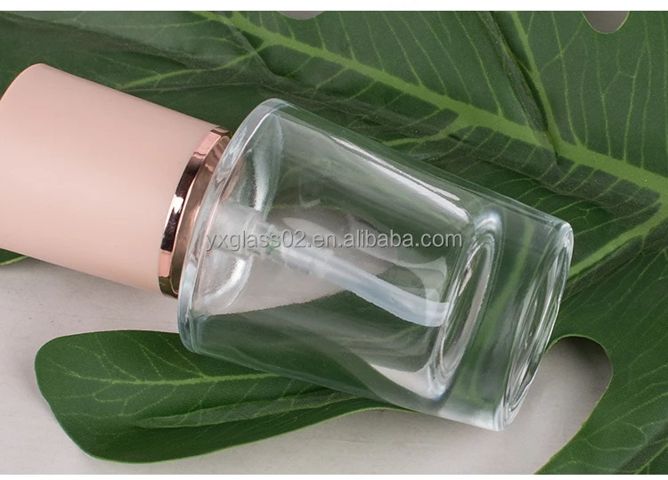 Custom makeup 30ml empty cosmetic packaging liquid foundation glass bottle with pump factory