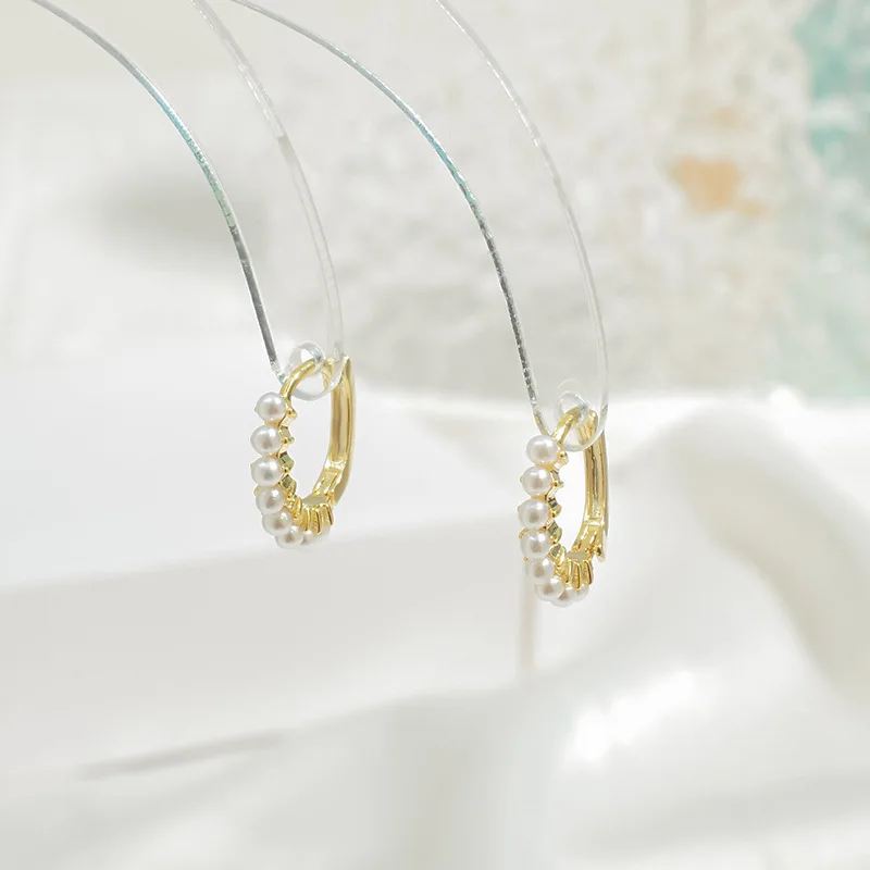 2022 Latest Design Pearl Earring Copper Gold Plated High Quality CC Huggie Earring Design for Woman