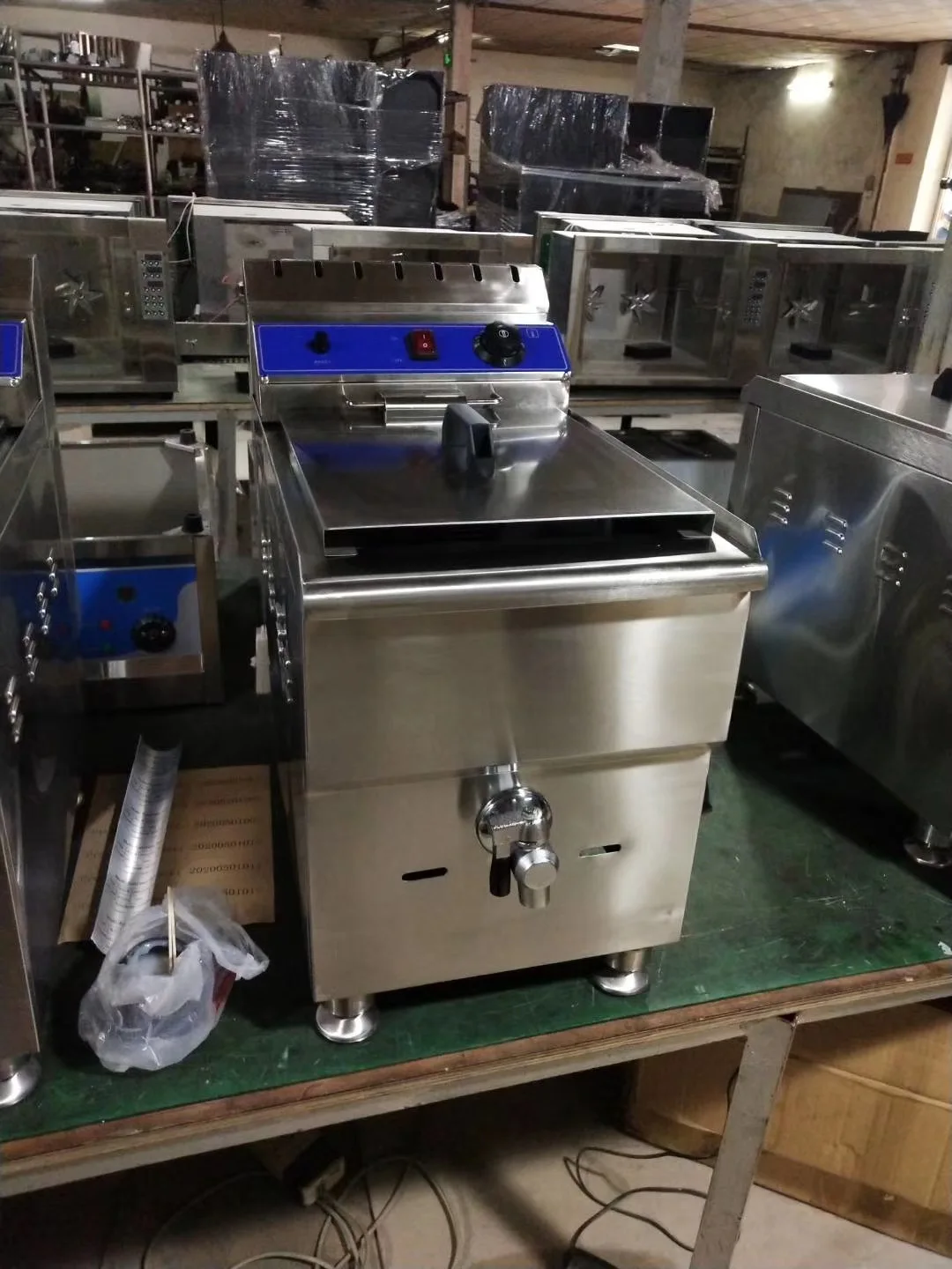 Hot Sale Commercial Electric Single Tank Stainless Steel Deep Fryer Machine with Double Body for Restaurant factory