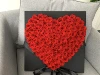 99 rose in scatola a forma di cuore con coperchio in acrilico