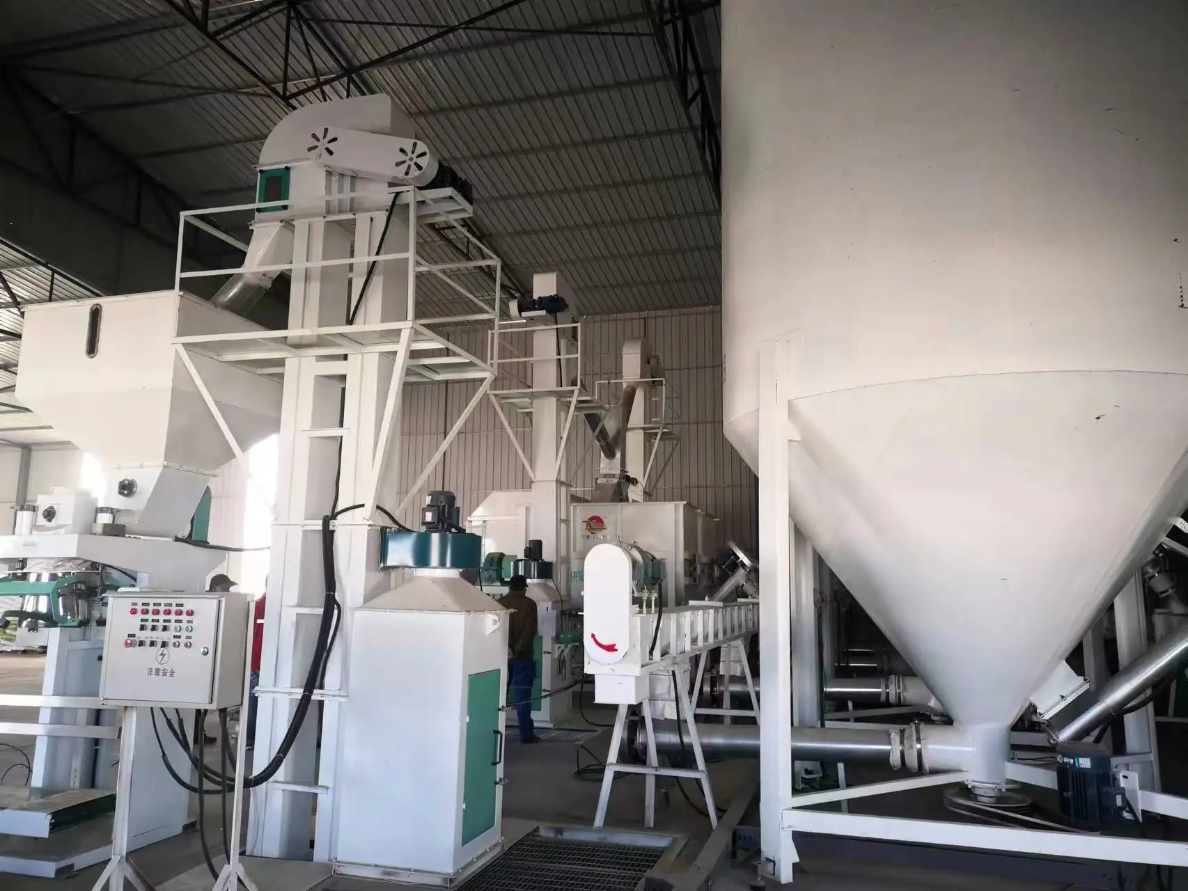 Feed Processing Machines Efficient Feed Feeder Fertilizer Spreader Seeders & Transplanters