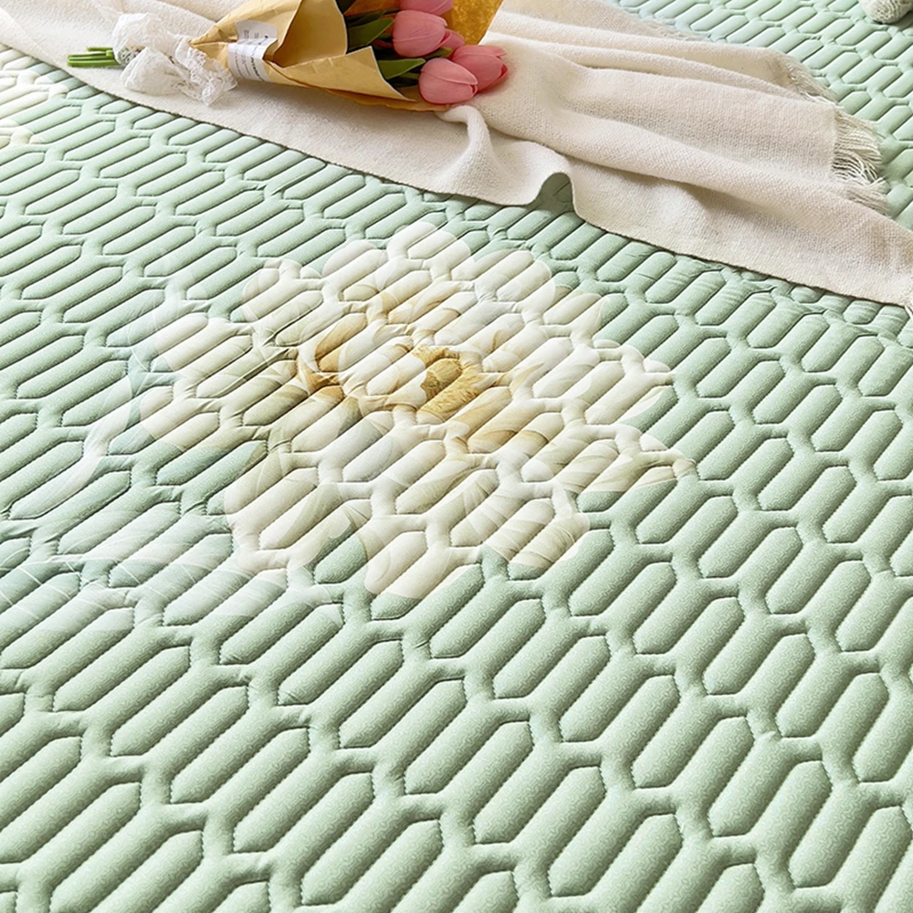 Chinese Cooling Bed Mat Floral Pattern 3-Piece Set with Flat Bed Sheets for Home Hotel Bedroom Use Stitching Technics